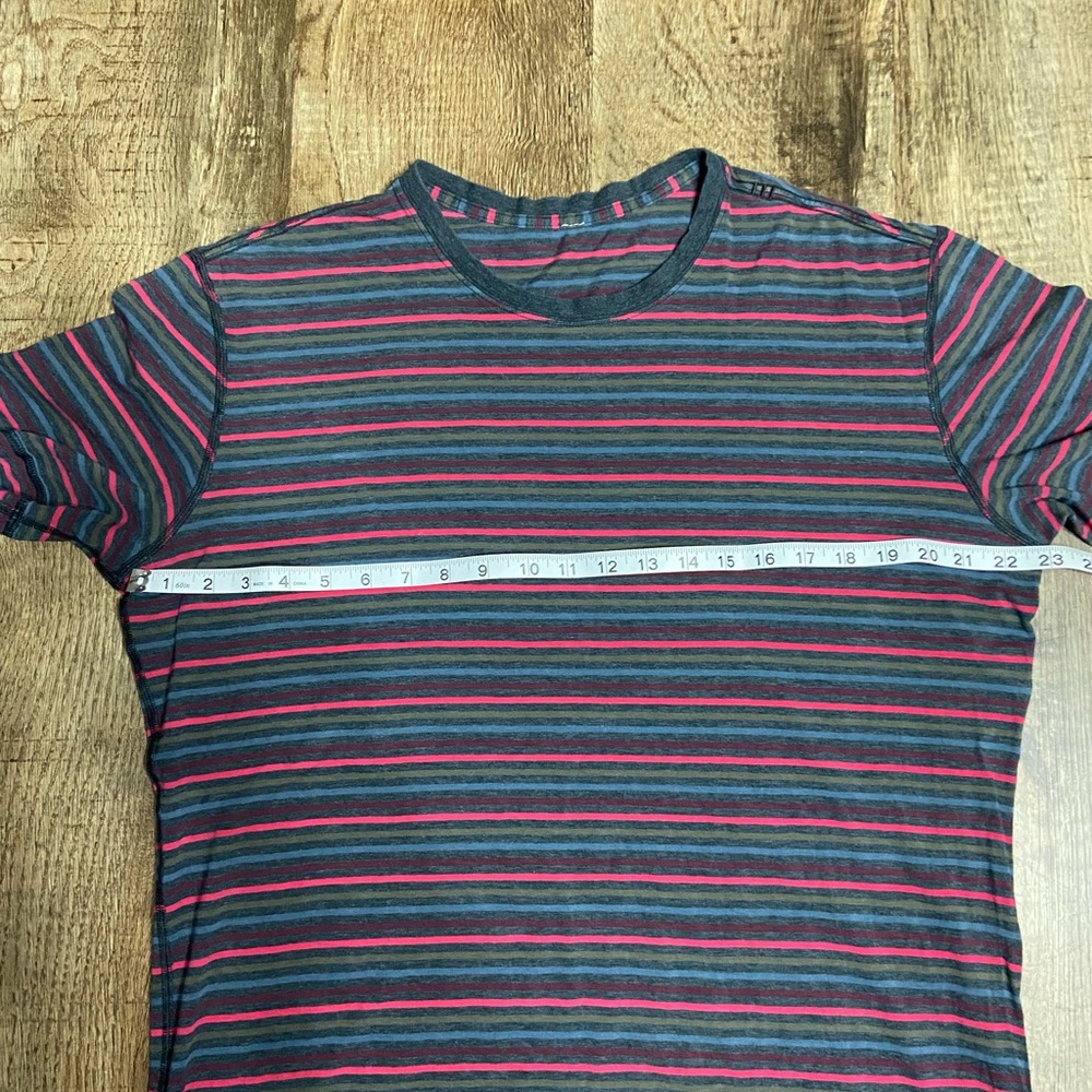 Lululemon Athletica TShirt - Picture 6 of 7
